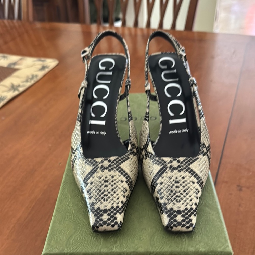 Gucci Embossed Leather Slingback pump